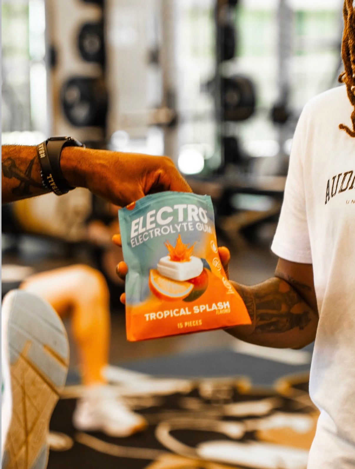 Athletes exchanging Electro Gum pack in gym